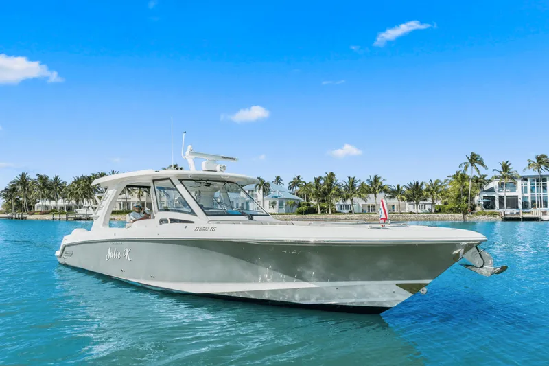 Slide: The Image of Boston Whaler 350 REALM 2022 - 12