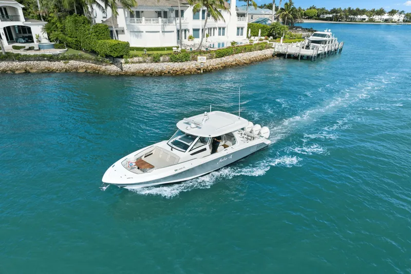Slide: The Image of Boston Whaler 350 REALM 2022 - 2