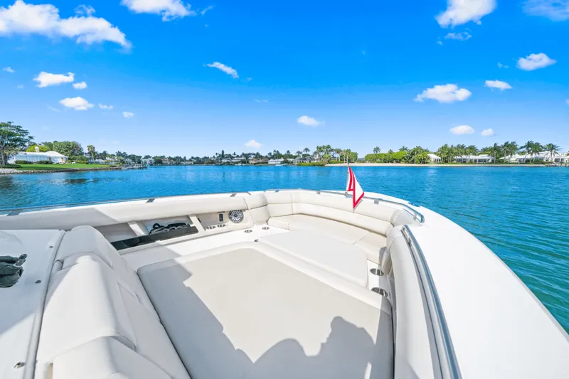 Slide: The Image of Boston Whaler 350 REALM 2022 - 28