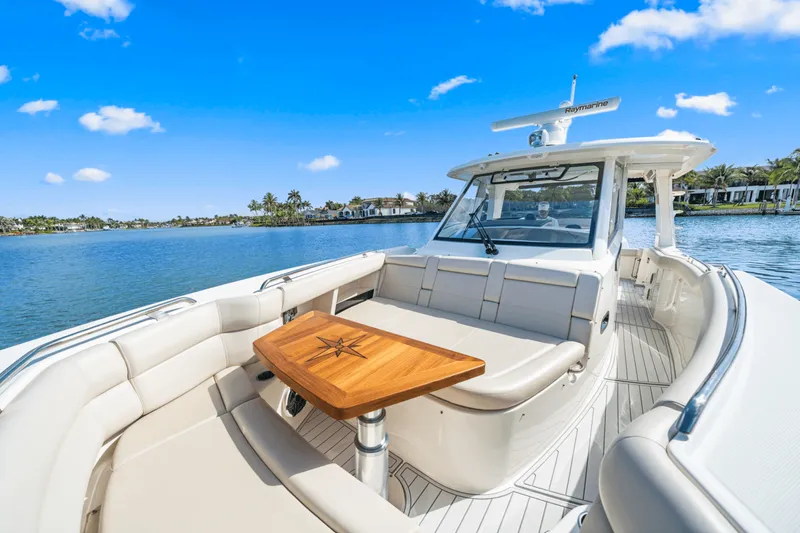 Slide: The Image of Boston Whaler 350 REALM 2022 - 30