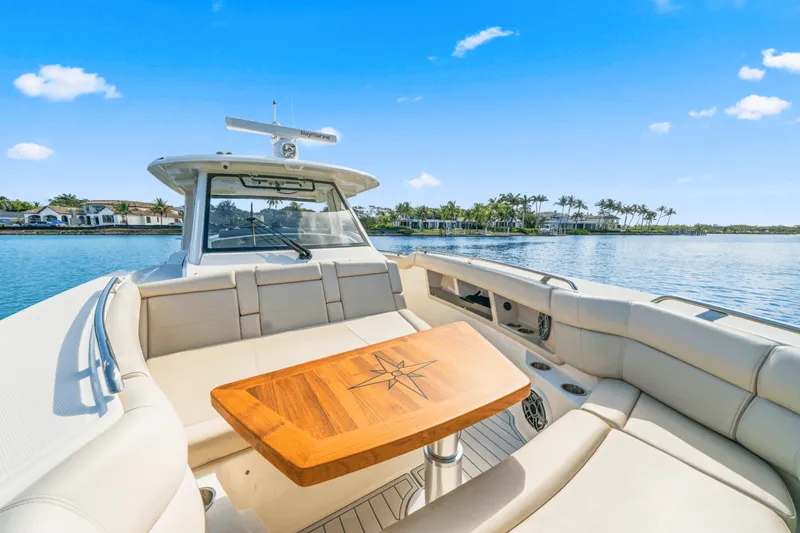 Slide: The Image of Boston Whaler 350 REALM 2022 - 31