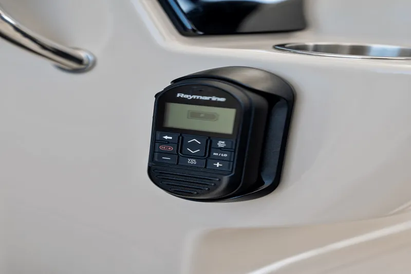 Slide: The Image of Boston Whaler 350 REALM 2022 - 39