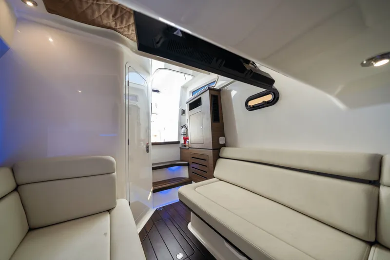 Slide: The Image of Boston Whaler 350 REALM 2022 - 48