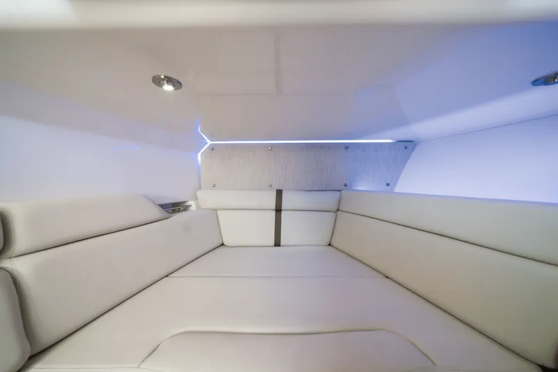 Slide: The Image of Boston Whaler 350 REALM 2022 - 51