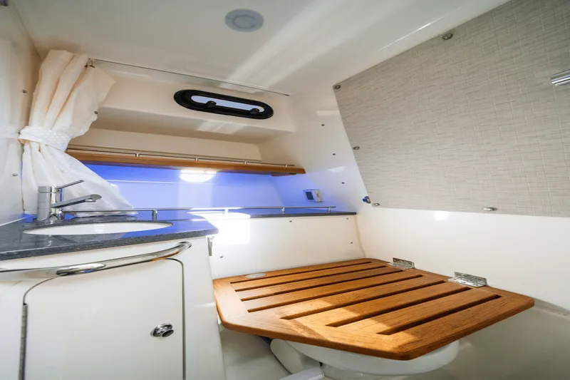 Slide: The Image of Boston Whaler 350 REALM 2022 - 52