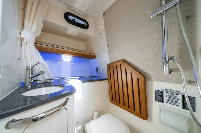 Slide: The Image of Boston Whaler 350 REALM 2022 - 53