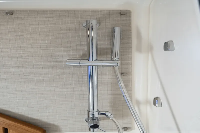 Slide: The Image of Boston Whaler 350 REALM 2022 - 54