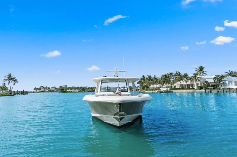 Slide: The Image of Boston Whaler 350 REALM 2022 - 8