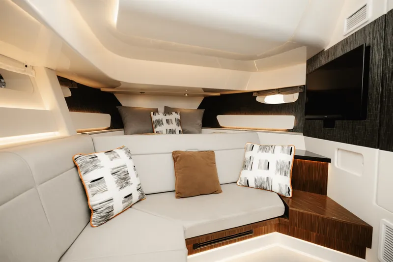 Slide: The Image of Sea Ray 370 SUNDANCER OB 2023 - 19