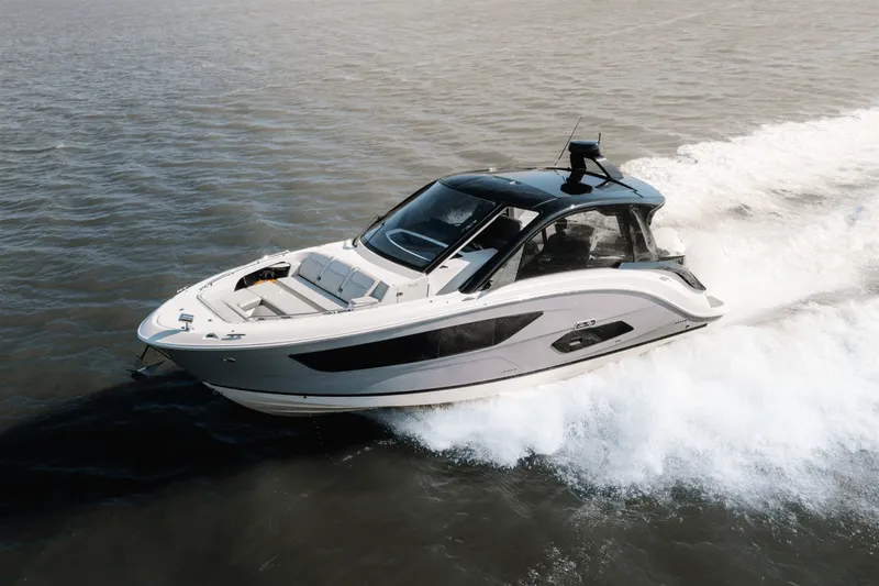 Slide: The Image of Sea Ray 370 SUNDANCER OB 2023 - 2