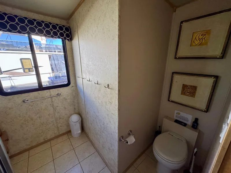 Slide: The Image of Bathroom interior of 2006 Sumerset Seas The Day Trip 11 houseboat. - 18