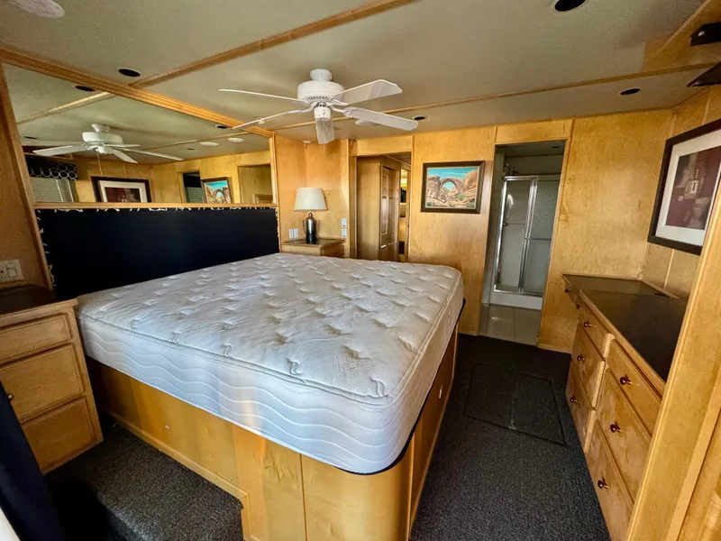 Slide: The Image of Luxurious bedroom interior of 2006 Sumerset Seas The Day Trip 11 houseboat. - 22