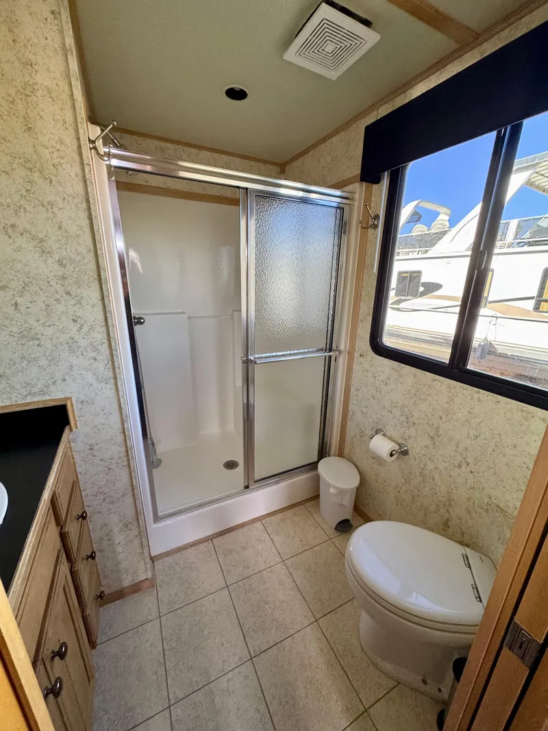 Slide: The Image of Bathroom interior of 2006 Sumerset Seas The Day Trip 11 houseboat. - 23