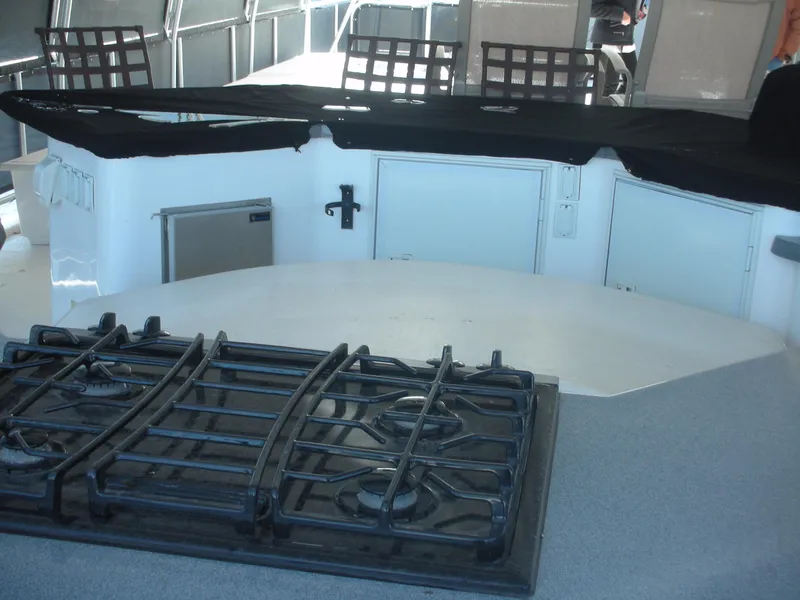 Slide: The Image of Outdoor kitchen area on 2006 Sumerset Seas The Day Trip 11 houseboat. - 5