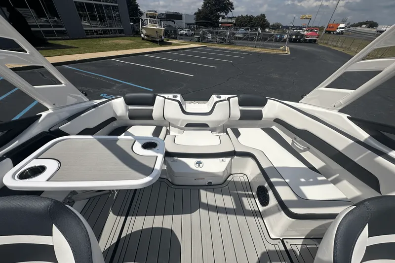 Slide: The Image of Yamaha 195S 2025 - 13