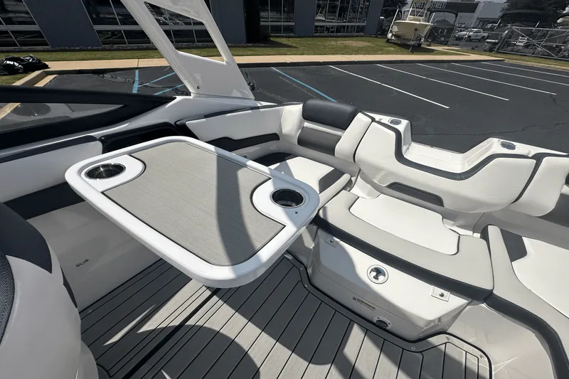 Slide: The Image of Yamaha 195S 2025 - 14