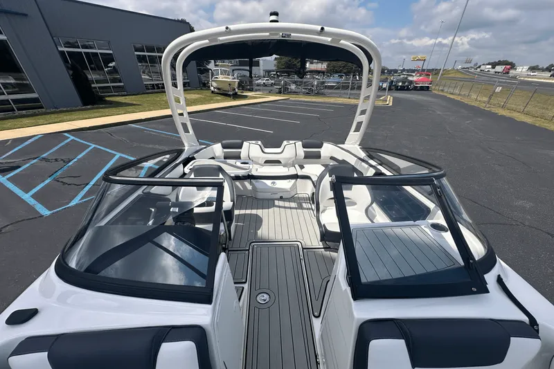 Slide: The Image of Yamaha 195S 2025 - 7