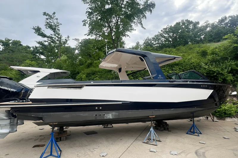 The Image of Aviara AV36 Outboard 2022 - 0