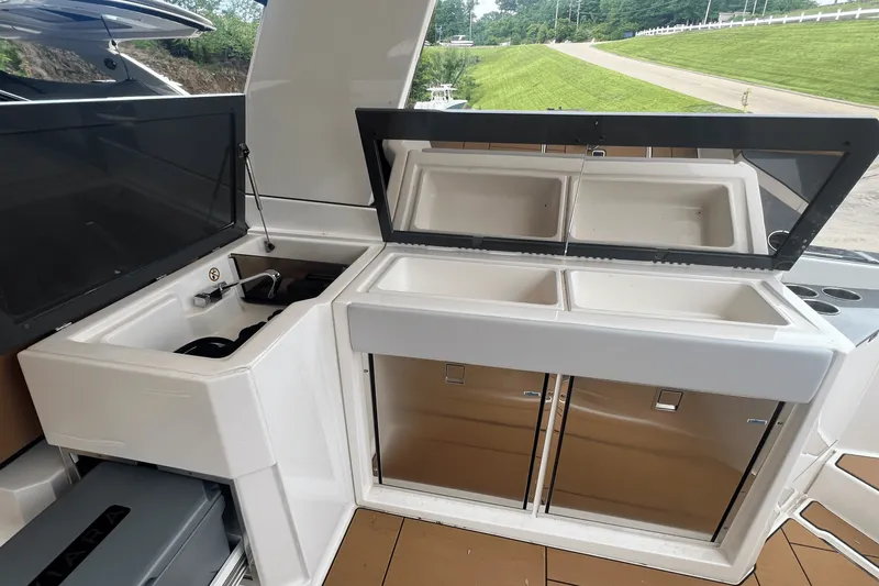 Slide: The Image of Aviara AV36 Outboard 2022 - 11