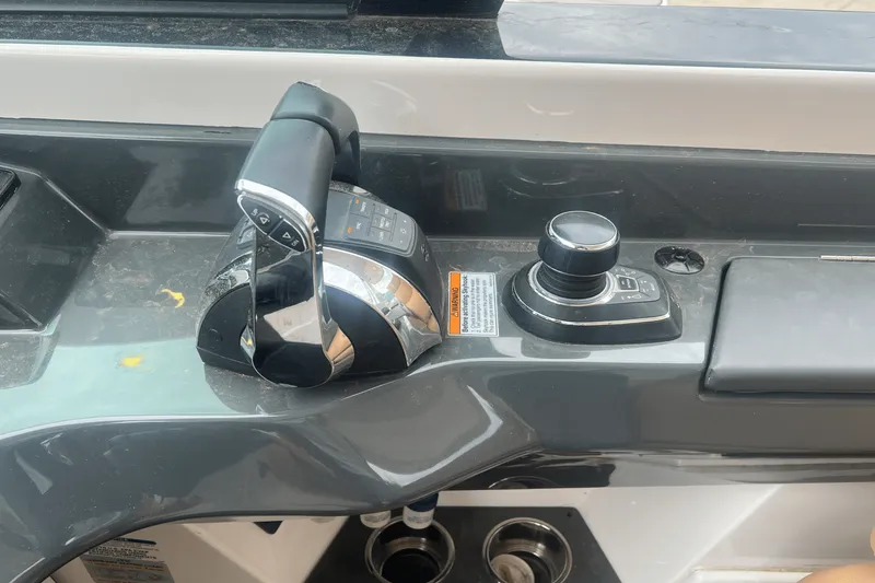 Slide: The Image of Aviara AV36 Outboard 2022 - 14