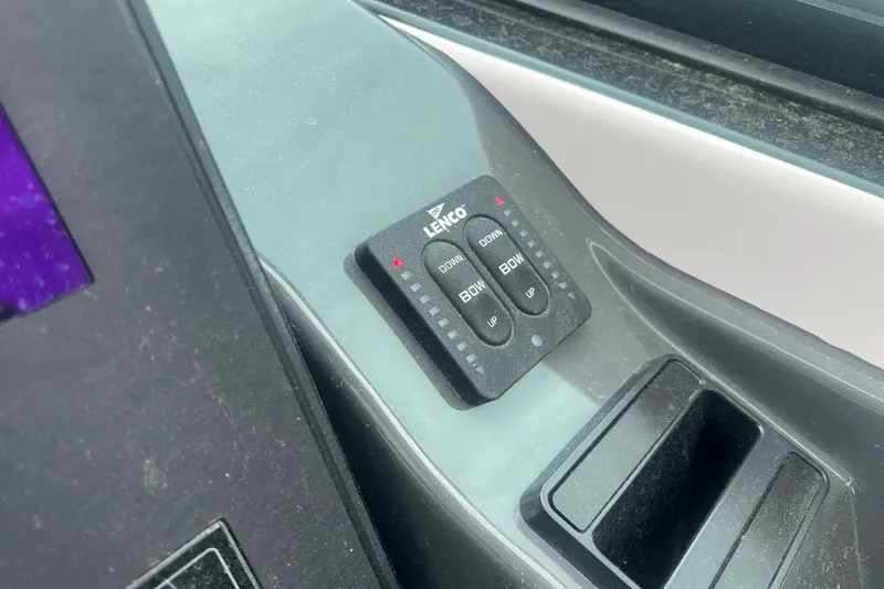 Slide: The Image of Aviara AV36 Outboard 2022 - 15