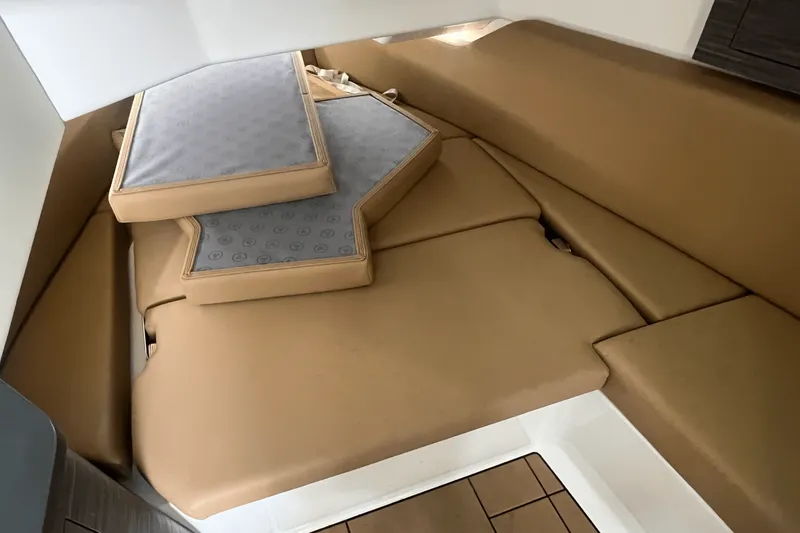 Slide: The Image of Aviara AV36 Outboard 2022 - 18