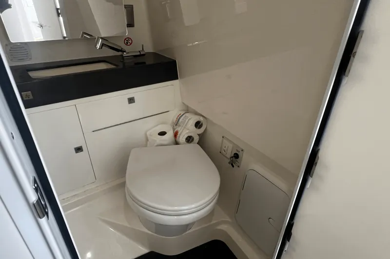 Slide: The Image of Aviara AV36 Outboard 2022 - 19