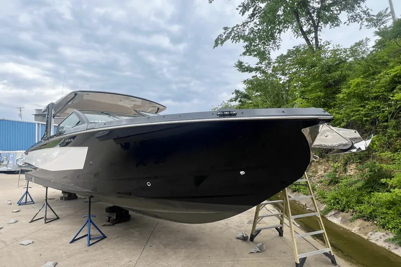 Slide: The Image of Aviara AV36 Outboard 2022 - 2