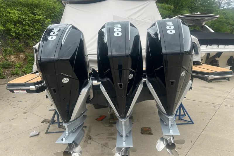 Slide: The Image of Aviara AV36 Outboard 2022 - 4