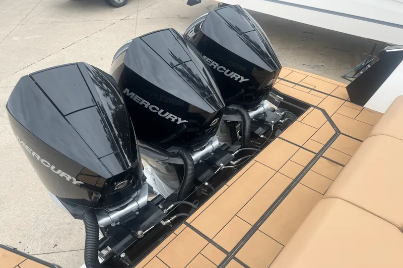 Slide: The Image of Aviara AV36 Outboard 2022 - 5