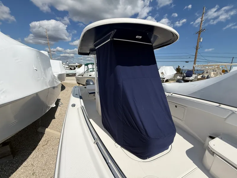 Slide: The Image of Robalo R272 2021 - 14