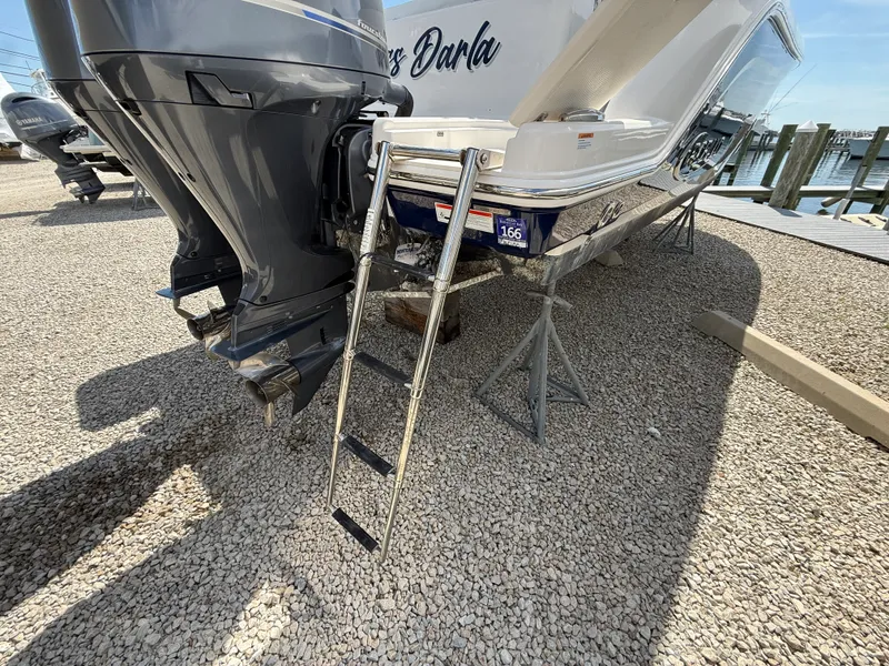 Slide: The Image of Robalo R272 2021 - 5