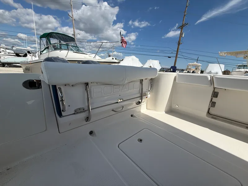 Slide: The Image of Robalo R272 2021 - 7