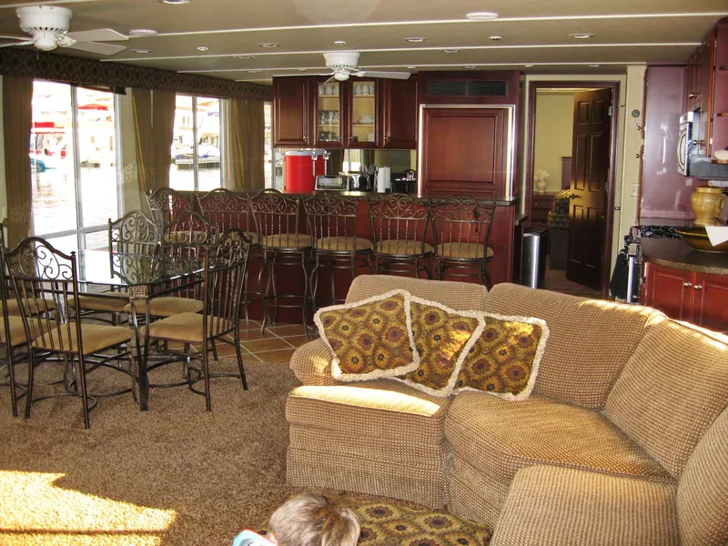 Slide: The Image of Luxurious 2004 Skipperliner Dream Chaser Group C interior with elegant seating and dining area. - 10