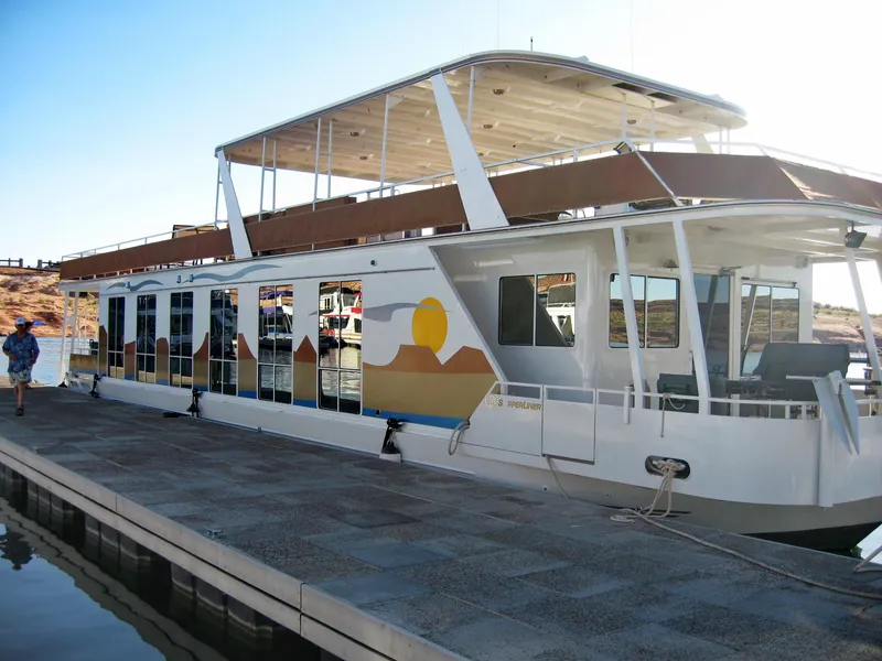 Slide: The Image of 2004 Skipperliner Dream Chaser Group C houseboat docked, featuring a scenic mural design. - 4