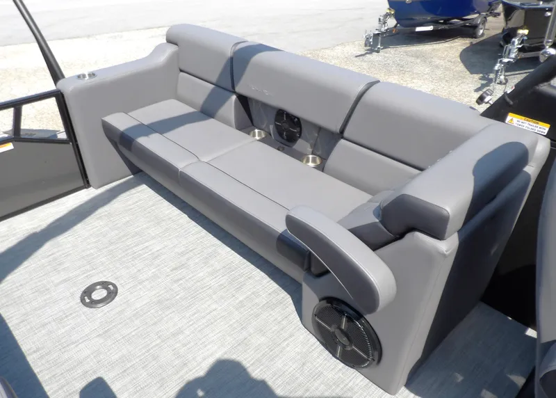 Slide: The Image of Veranda VX27DCRC 2025 - 17