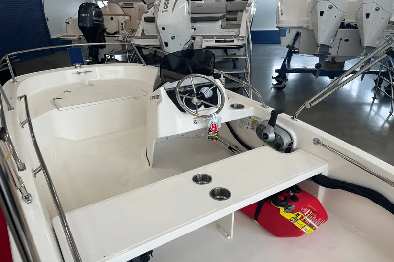 Slide: The Image of Boston Whaler 130 Super Sport 2025 - 3