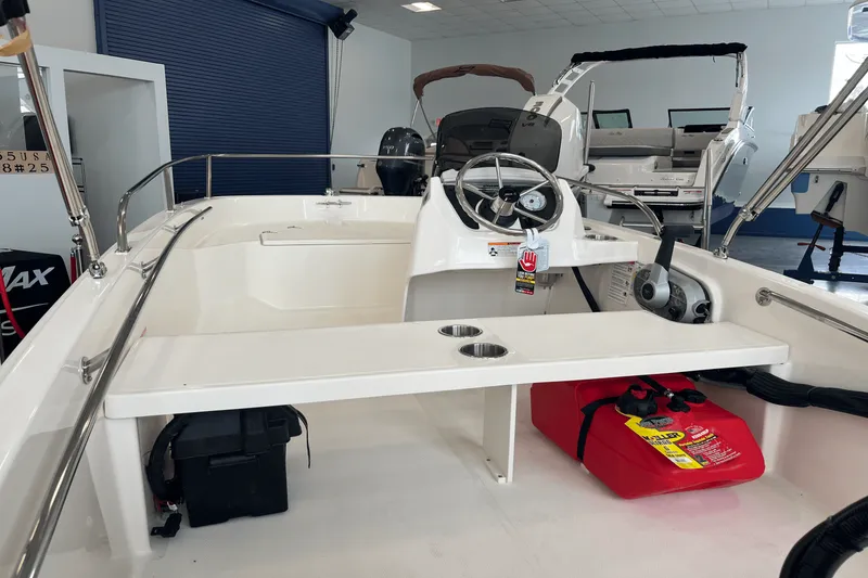 Slide: The Image of Boston Whaler 130 Super Sport 2025 - 4