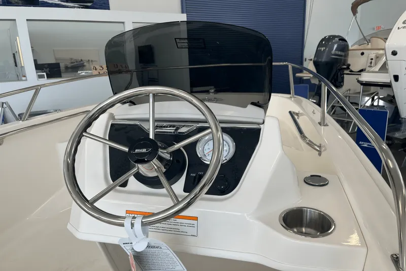 Slide: The Image of Boston Whaler 130 Super Sport 2025 - 7