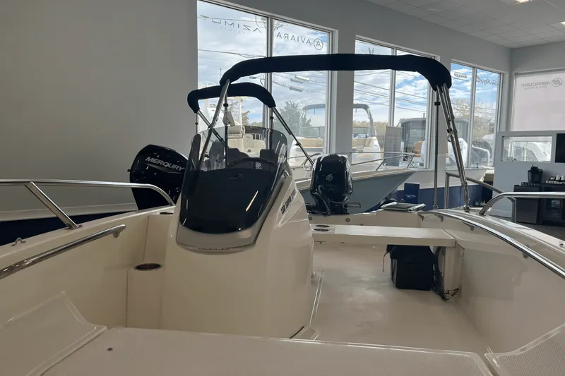 Slide: The Image of Boston Whaler 130 Super Sport 2025 - 9
