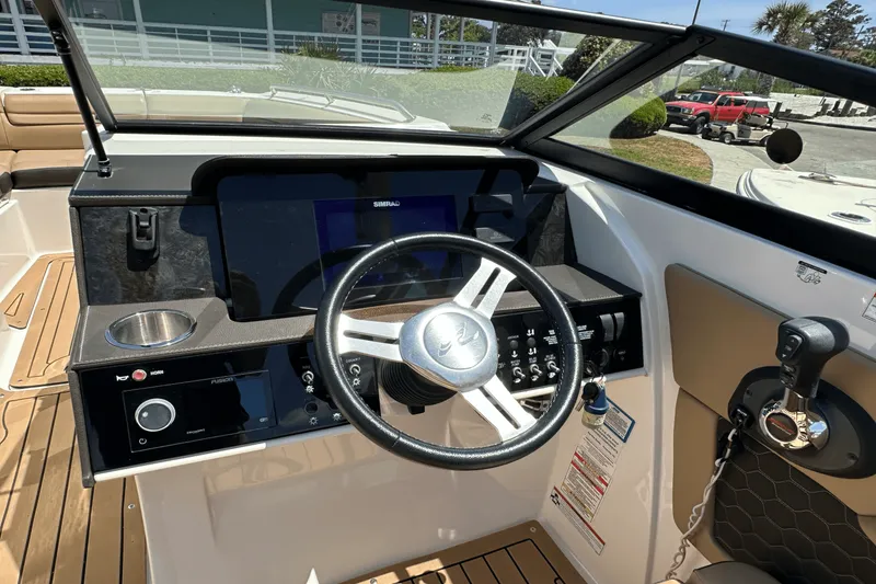 Slide: The Image of Sea Ray 270 SDX 2020 - 10