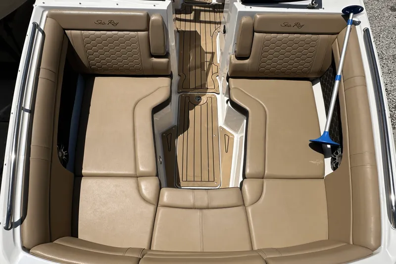 Slide: The Image of Sea Ray 270 SDX 2020 - 14