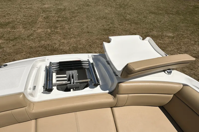 Slide: The Image of Sea Ray 270 SDX 2020 - 15