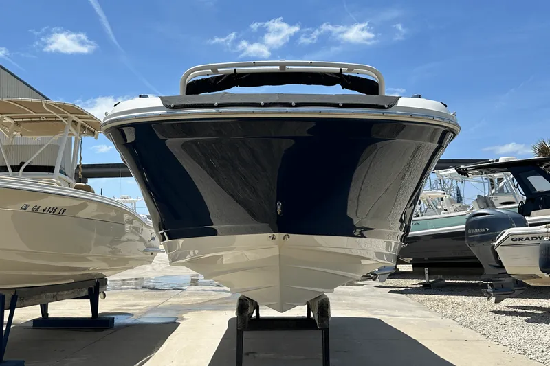 Slide: The Image of Sea Ray 270 SDX 2020 - 2