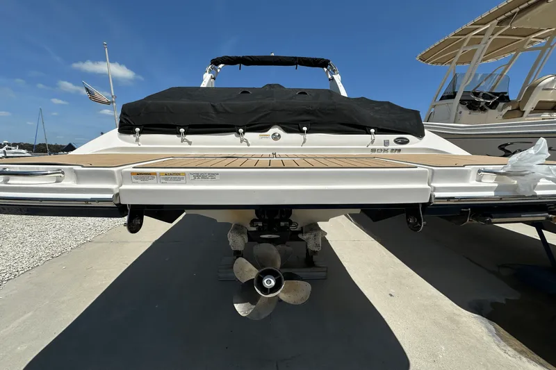 Slide: The Image of Sea Ray 270 SDX 2020 - 3