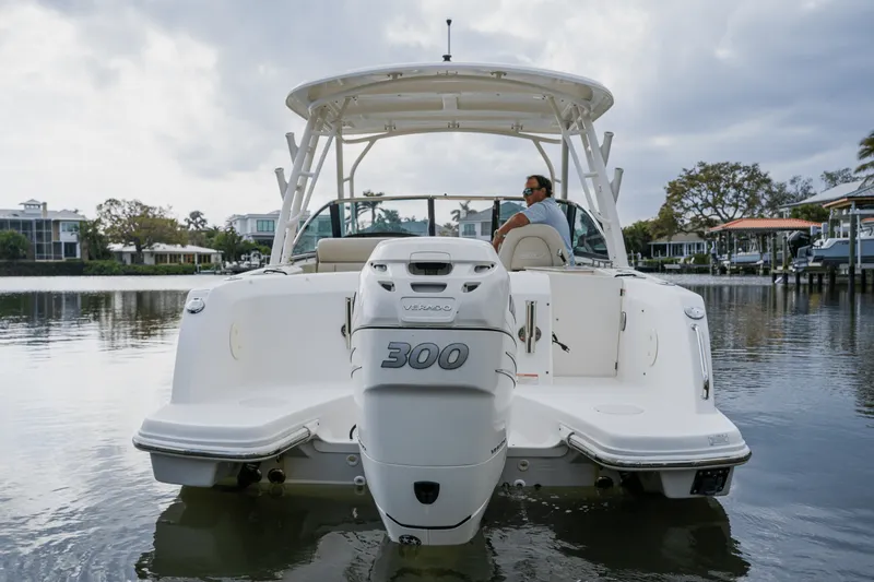 Slide: The Image of Boston Whaler 230 VANTAGE 2018 - 11