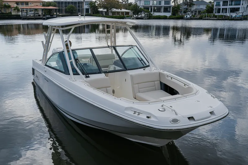 Slide: The Image of Boston Whaler 230 VANTAGE 2018 - 16