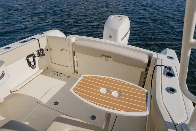 Slide: The Image of Boston Whaler 230 VANTAGE 2018 - 22