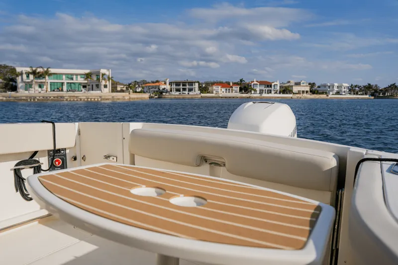 Slide: The Image of Boston Whaler 230 VANTAGE 2018 - 23