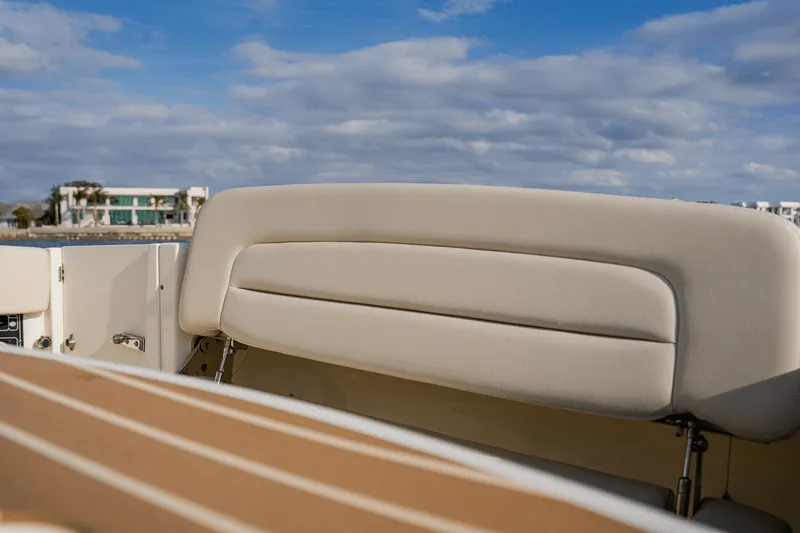 Slide: The Image of Boston Whaler 230 VANTAGE 2018 - 29